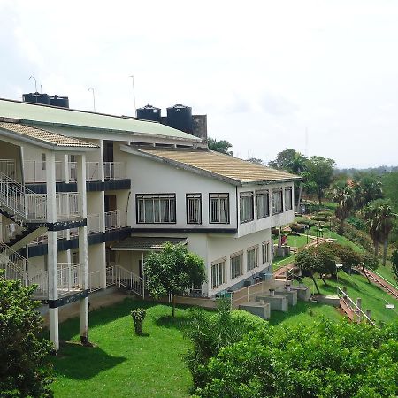 Brisk Hotel Triangle Njeru Kültér fotó