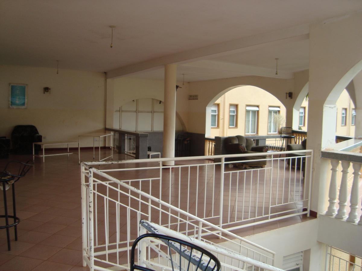 Brisk Hotel Triangle Njeru Kültér fotó