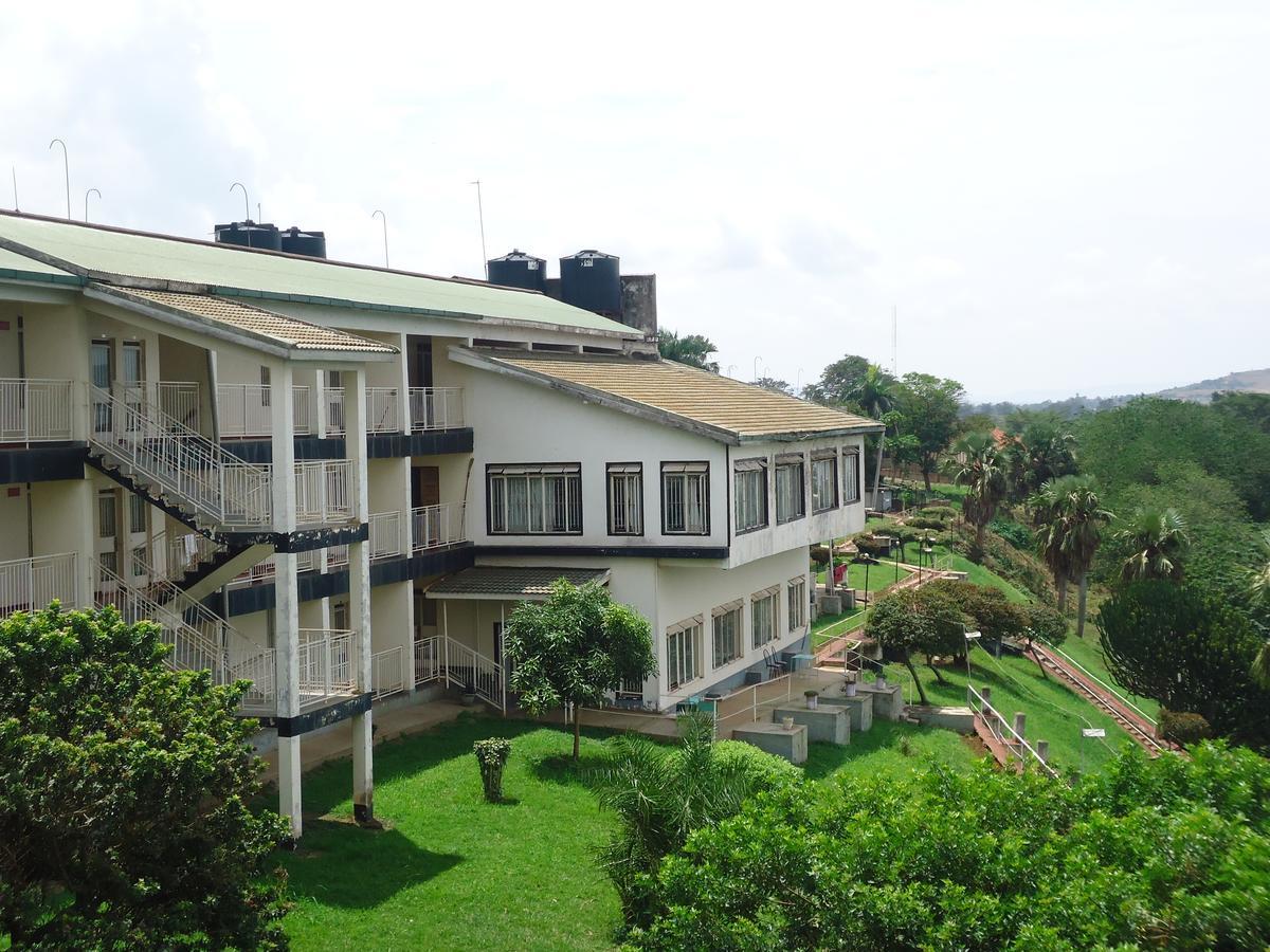 Brisk Hotel Triangle Njeru Kültér fotó