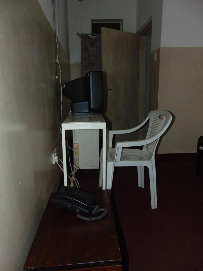 Brisk Hotel Triangle Njeru Kültér fotó