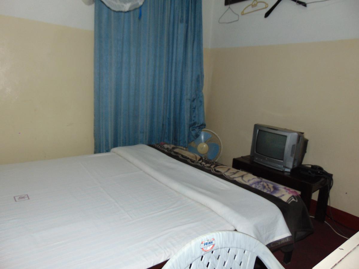 Brisk Hotel Triangle Njeru Kültér fotó