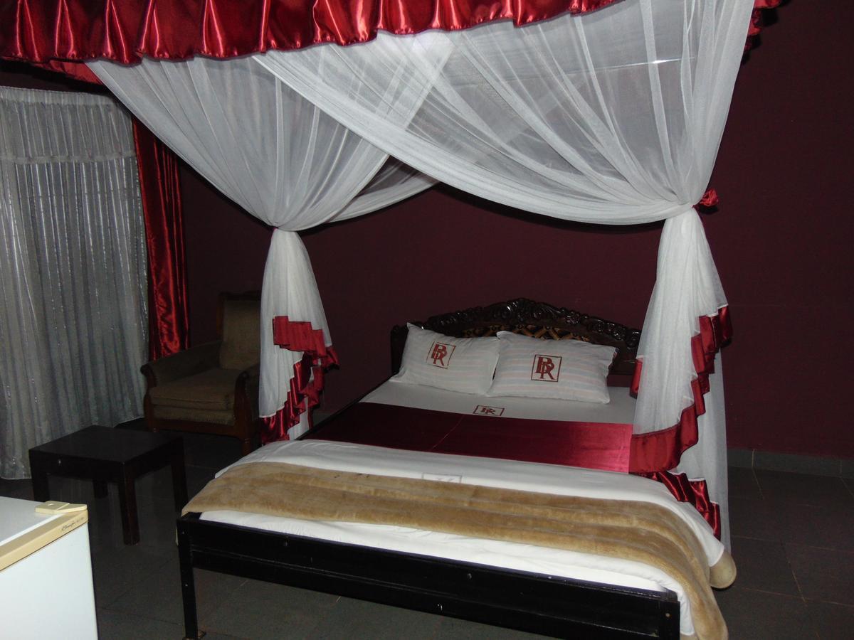 Brisk Hotel Triangle Njeru Kültér fotó