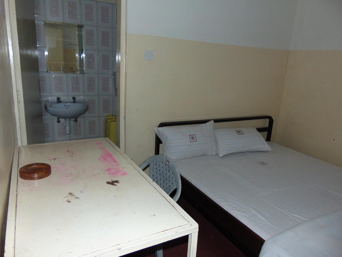 Brisk Hotel Triangle Njeru Kültér fotó