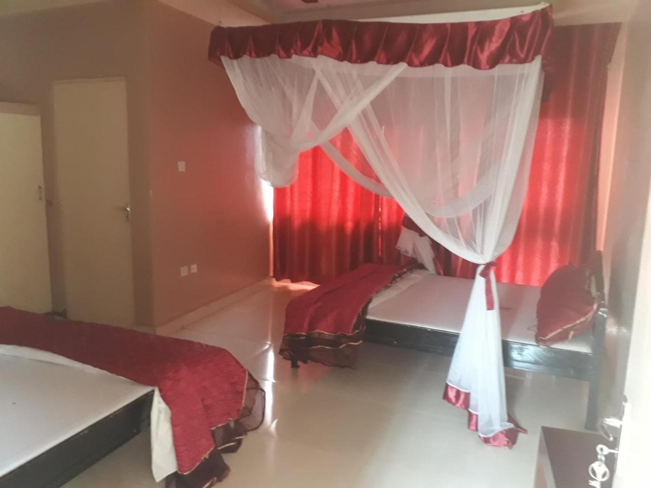 Brisk Hotel Triangle Njeru Kültér fotó